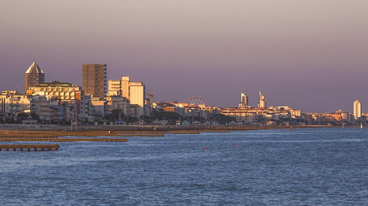 Residence Quito Piazza Mazzini 150M Dal Mare E Vicino Pista Azzurra Lido di Jesolo Exterior foto